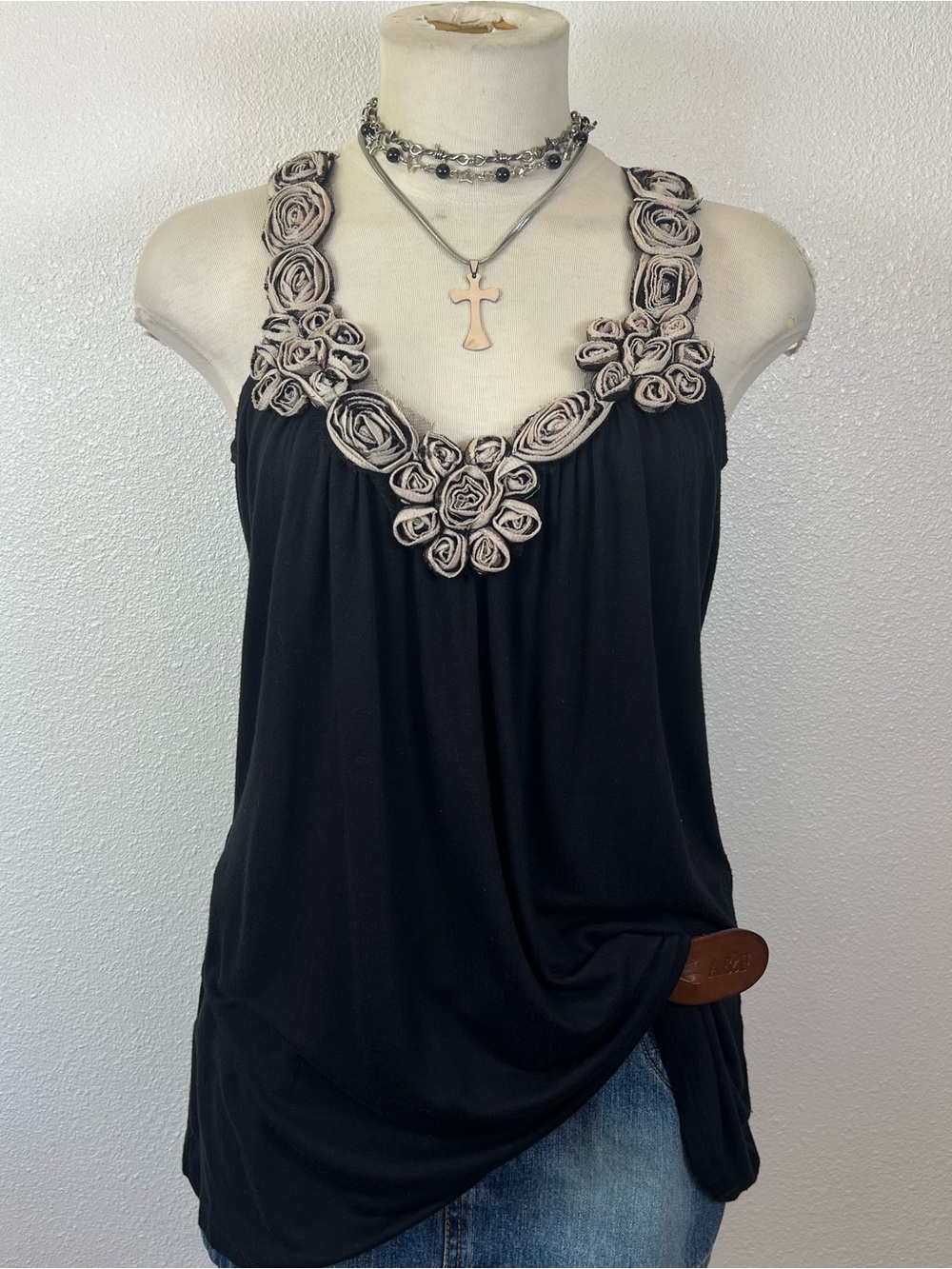 Black Floral Trim Sleeveless Women's Tank Top